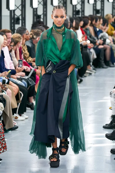 Look 32